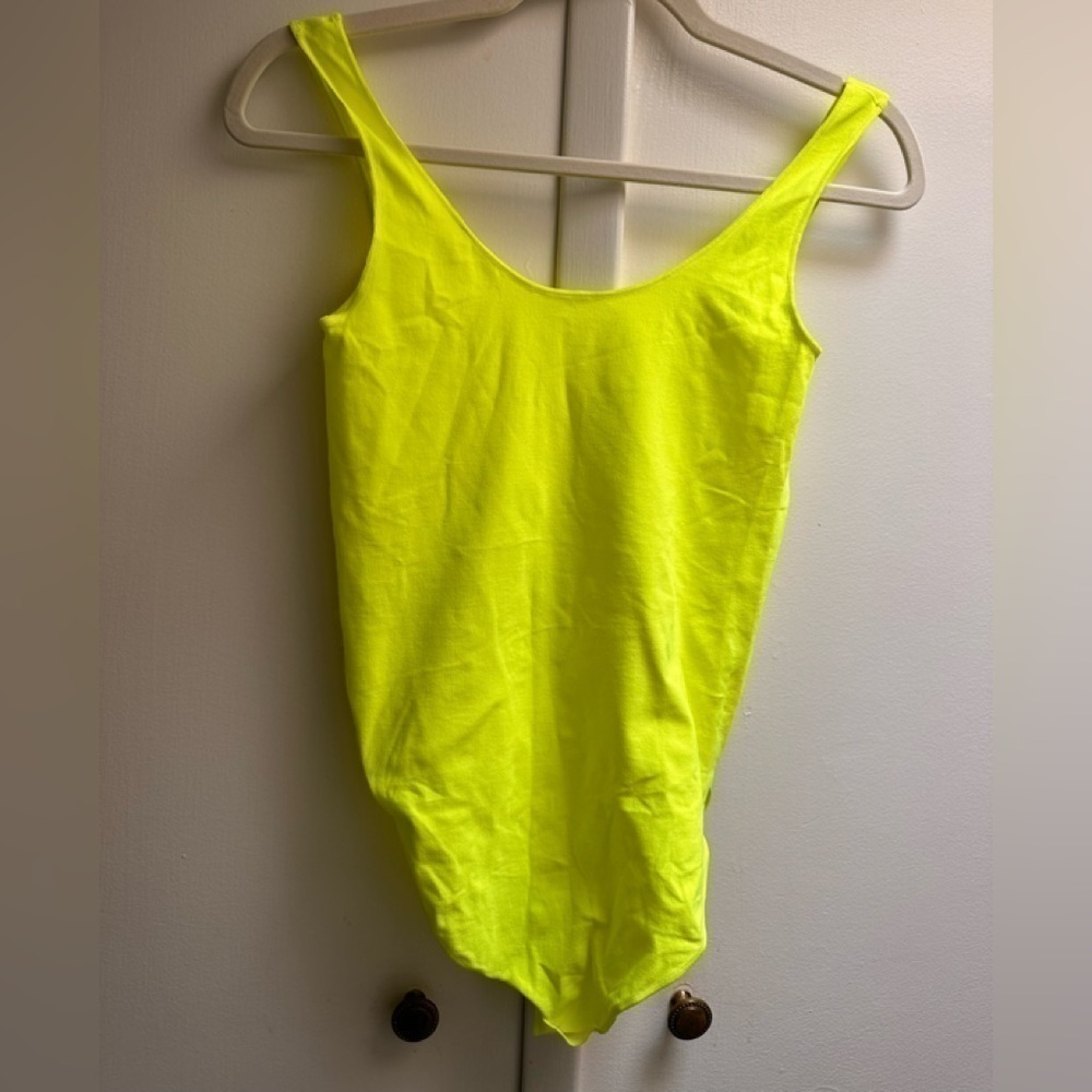 SKIMS Scoop Neck Bodysuit S/M NWT Neon Green Highlighter Shapewear Viral